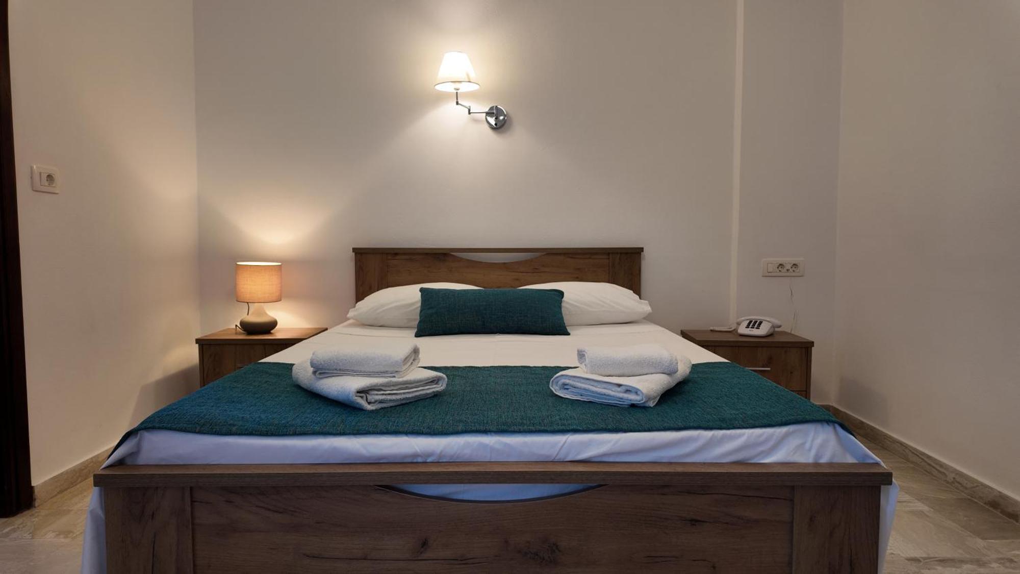 Hotel Marybill Perissa  Buitenkant foto