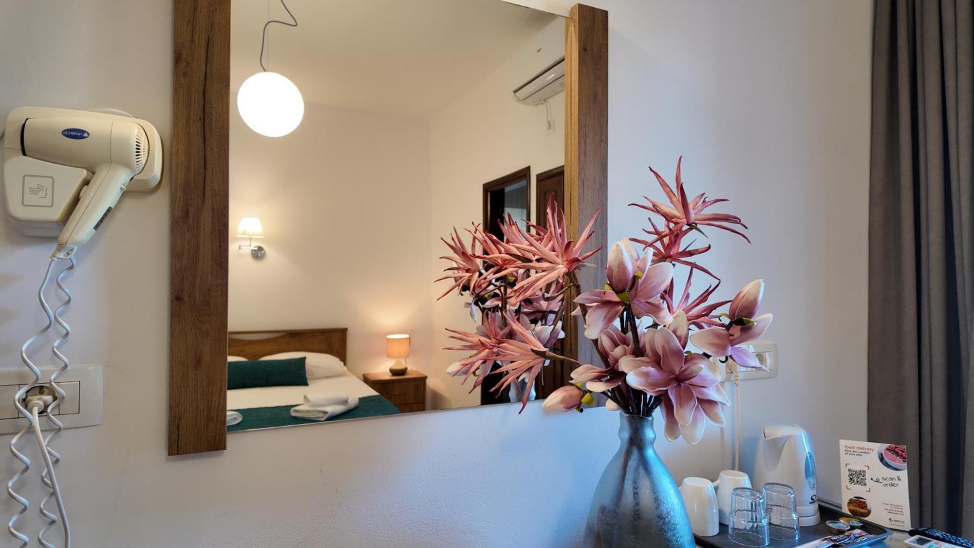 Hotel Marybill Perissa  Buitenkant foto