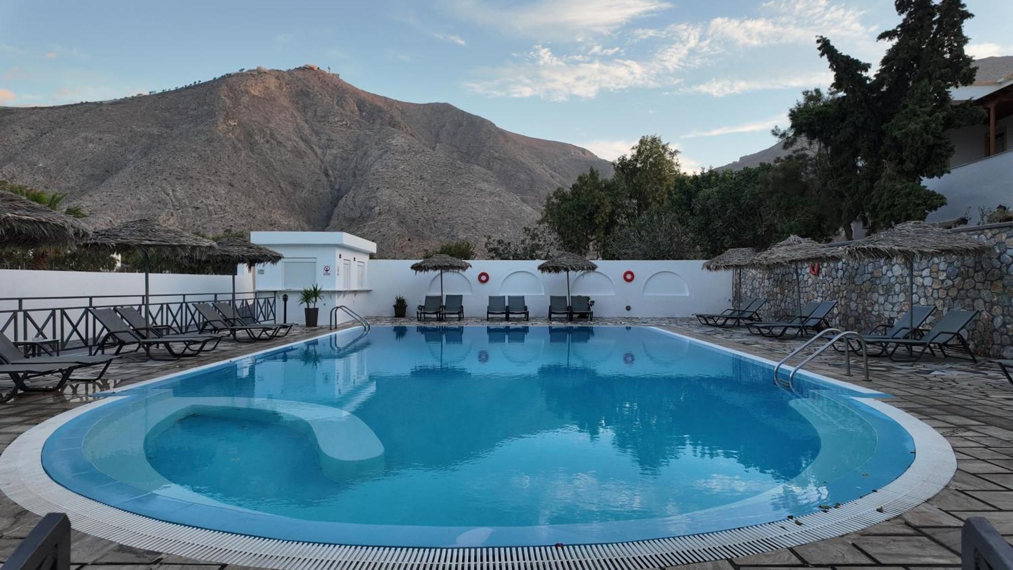 Hotel Marybill Perissa  Buitenkant foto