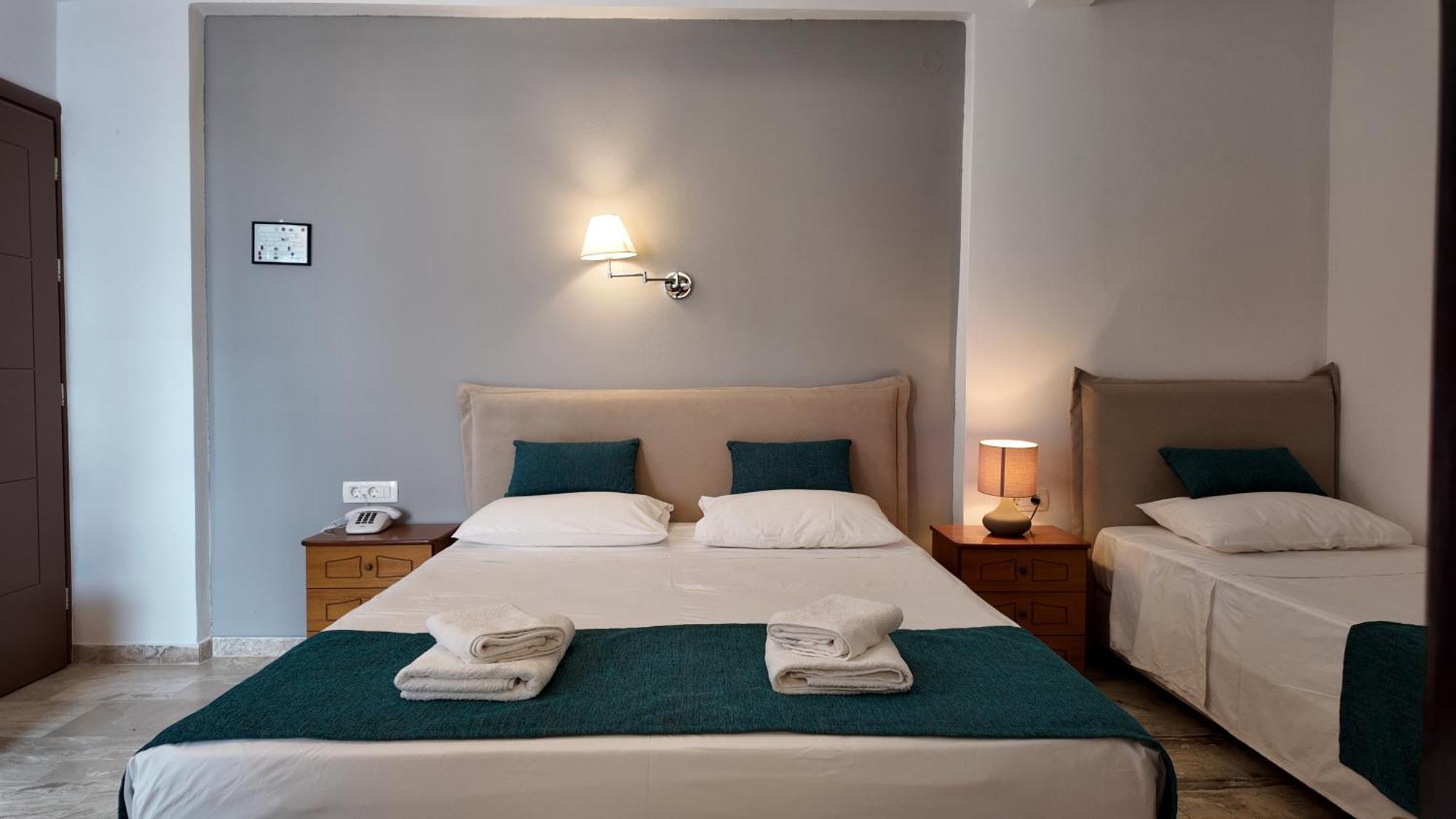 Hotel Marybill Perissa  Buitenkant foto