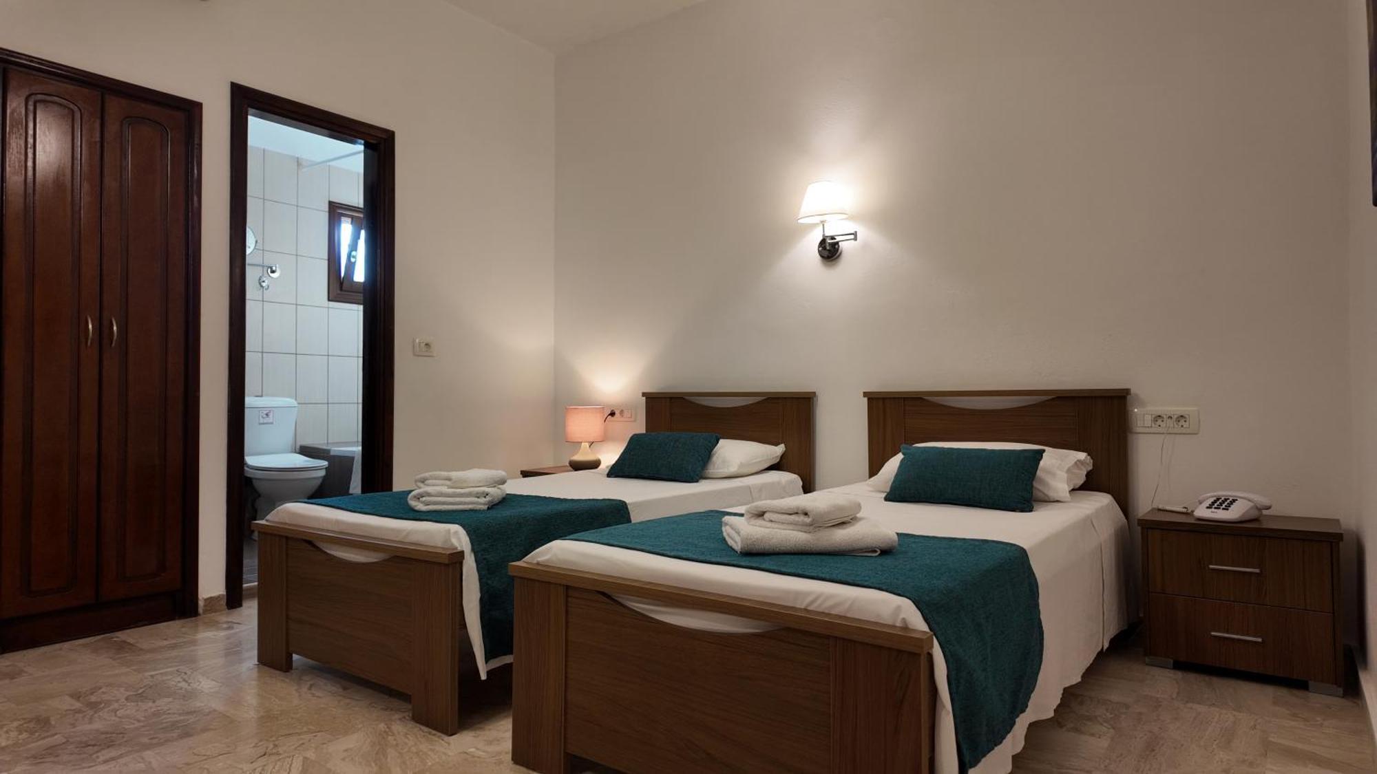 Hotel Marybill Perissa  Buitenkant foto